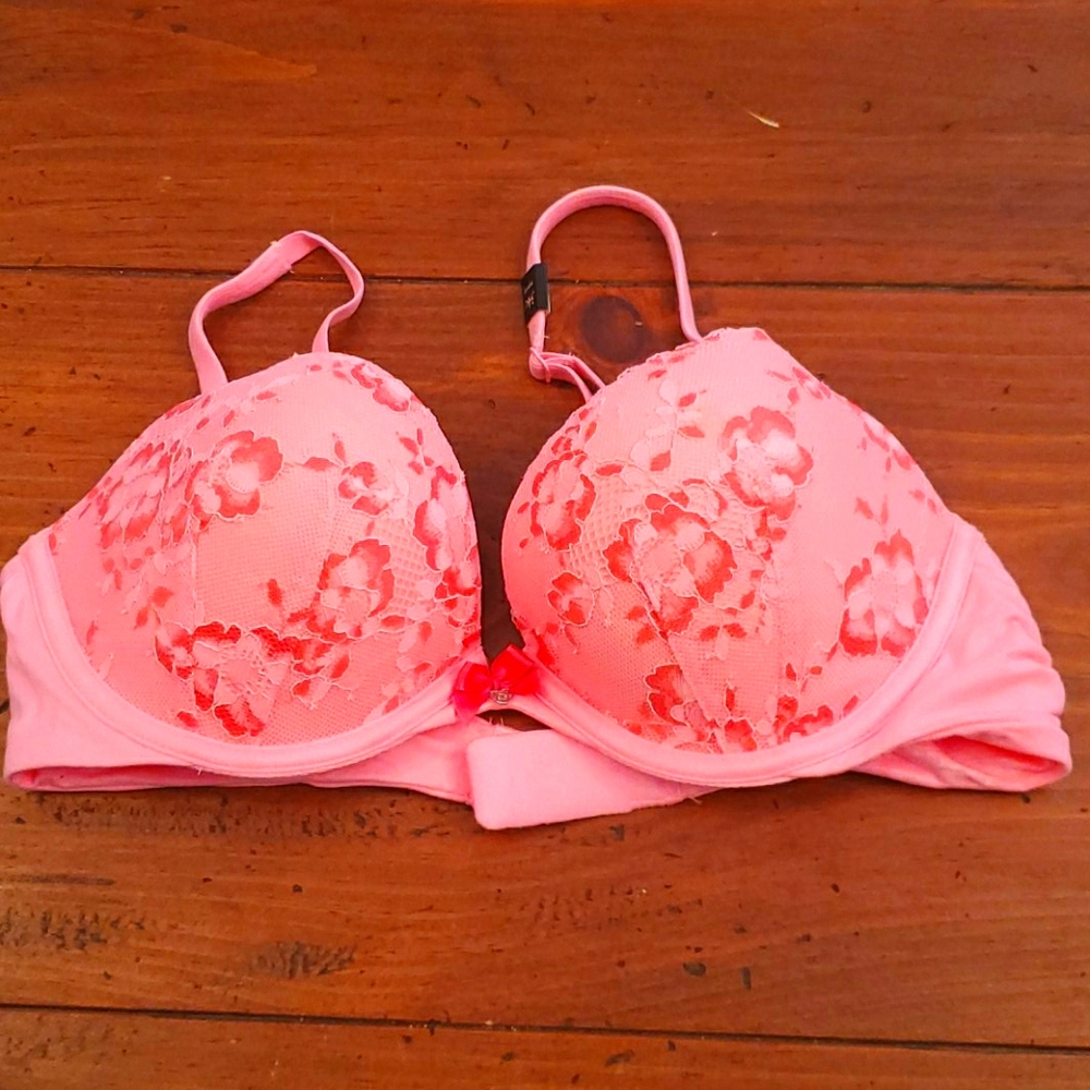 Nwot Victoria secret push up bra